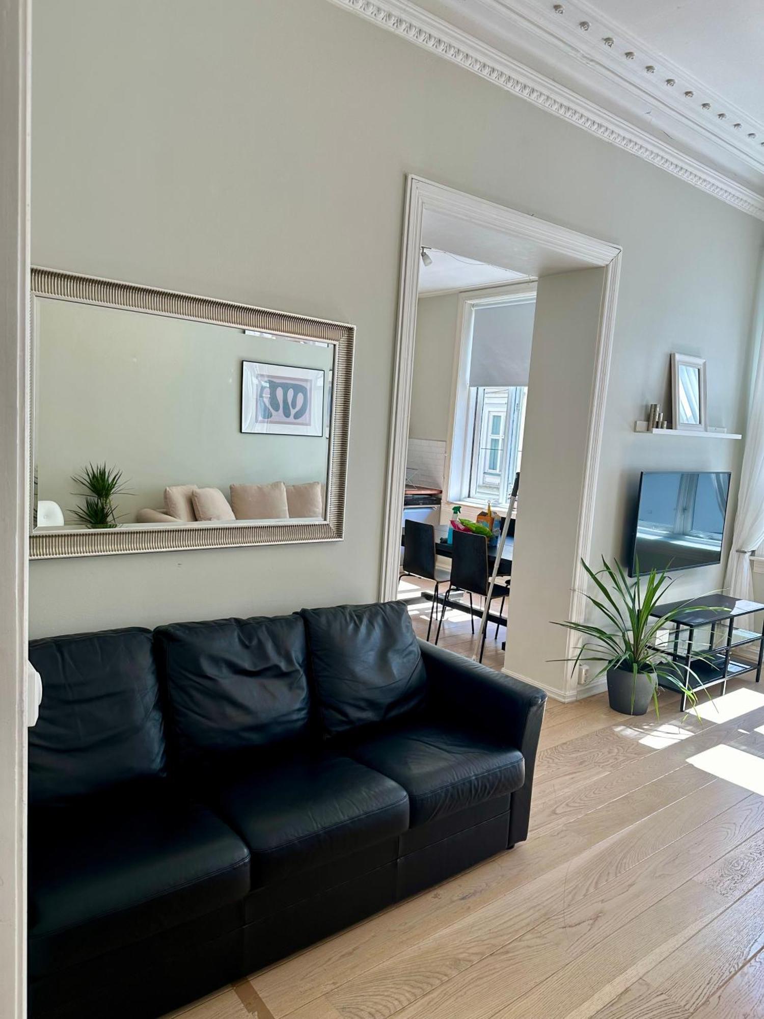 Classical 3 Bedroom, 2 Bath, Minutes From Royal Palace, Main Shopping Street, Restaurants & Downtown Oslo Dış mekan fotoğraf